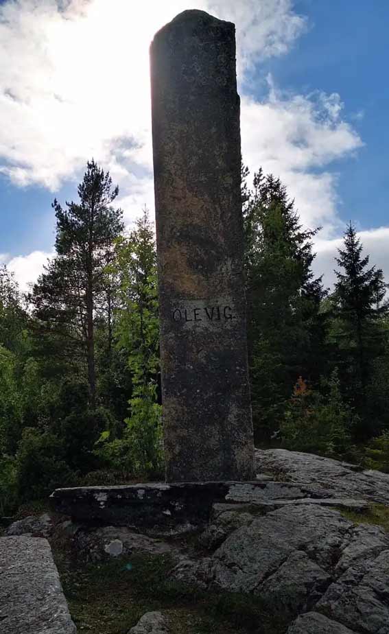 Ole Vig bautaen på Vikmarken